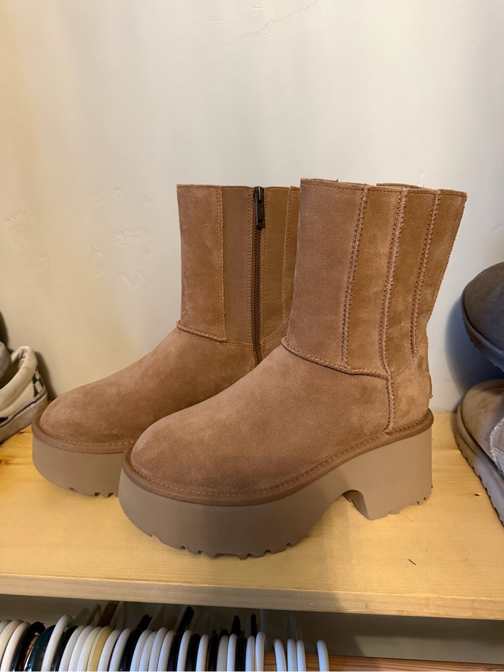 🚨 SOLD 🚨 Women’s UGG Chunky Platform Suede Ankle Boots - Tan